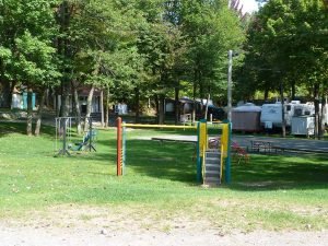 Terrain de jeux - Domaine Lac Louise Camping