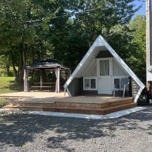 exterieur-cabine-location-camping-lac-louise